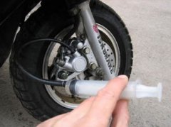 踏板摩托車齒輪油多久換一次