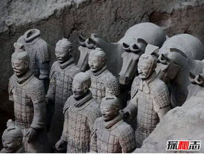 秦始皇陵兵馬俑2號坑靈異事件，發現一個老人躺在地上一動不動