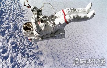 人被大氣壓力給壓死了，宇航員太空拍攝到浮尸