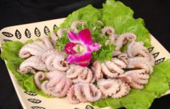 八爪魚吃什么， 吃瓣鰓類和甲殼類蝦、蟹等為食