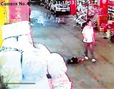 廣東的小悅悅事件真相，18人路過卻沒有一個人救助這個小女孩