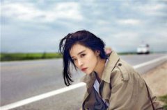闞清子原名叫什么，叫冮（gang）健聽起來比較男性化