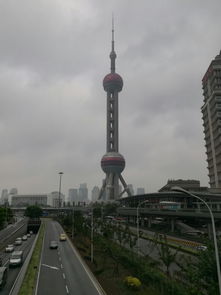 上海比東方明珠高的樓，是上海中心大廈這座摩天大樓