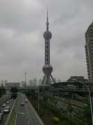 上海比東方明珠高的樓，是上海中心大廈這座摩天大樓