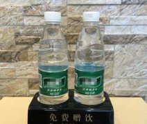 酒店里的礦泉水收費嗎，都會有1-2瓶礦泉水是免費的
