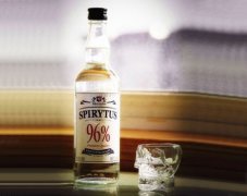 什么酒度數最高，經過70次以上蒸餾而成的波蘭精餾伏特加