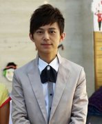何炅身價多少億，保守估計有5個億以上