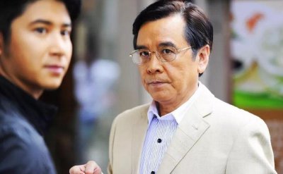 爾冬升秦沛姜大衛為什么不一個姓，因為是同母異父所以不同姓