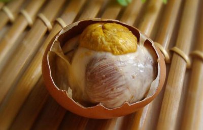 毛蛋煮多長時間就熟了，放到沸水里煮十五分鐘就熟了