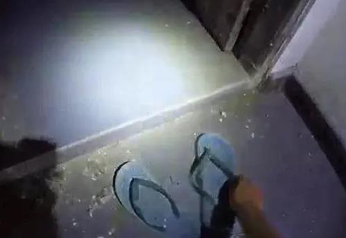 用拖鞋測試房間里有鬼，在鞋頭放一根頭發