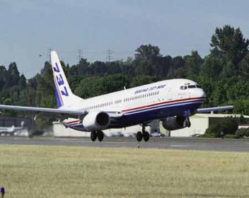 波音737能坐多少人，這款中型飛機能乘坐150人左右