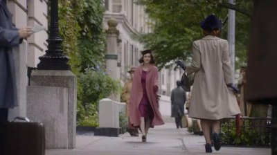 了不起的麥瑟爾夫人漏出在哪，是在酒吧