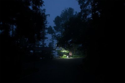 2012年天突然黑了一下，有人猜測當天地球重置了