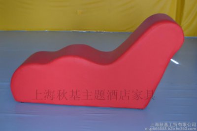 酒店里s型的椅子干嘛用的，專給小情侶們準備的